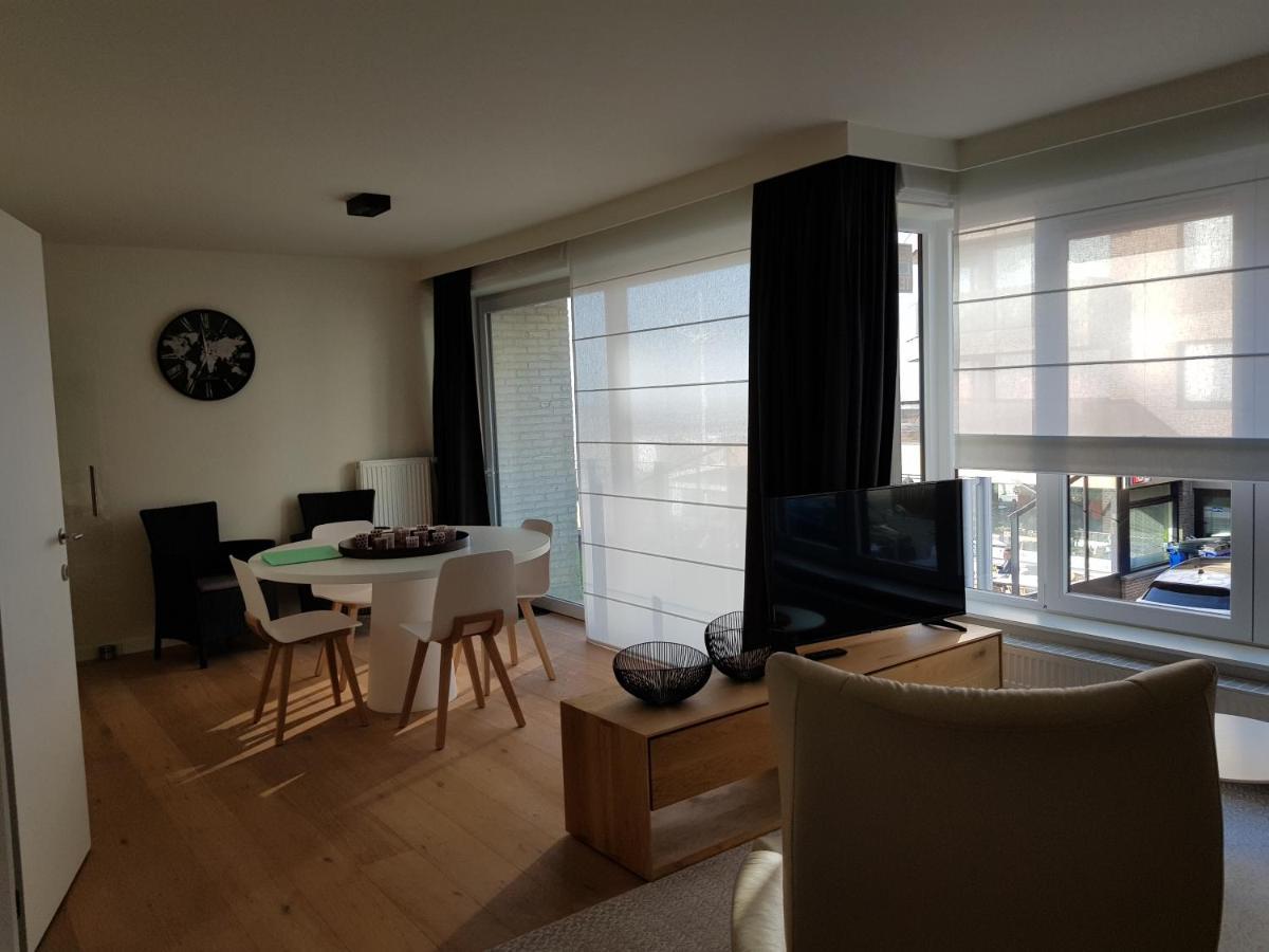 Koksijde Zeedijk La Digue 102 Appartement Met Garage - Lateraal Zeezicht Luaran gambar