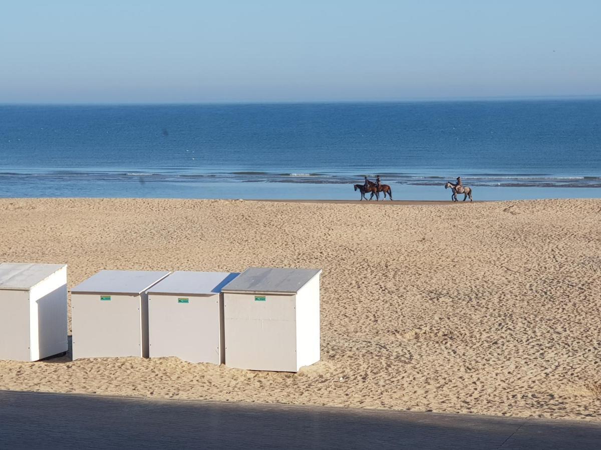 Koksijde Zeedijk La Digue 102 Appartement Met Garage - Lateraal Zeezicht Luaran gambar